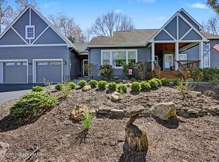 105 Pine Needle Ln, Pocono Pines, PA 18350
