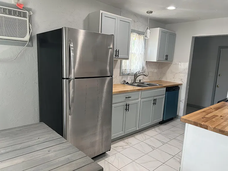 315 W Lilac Ln — Photo 6