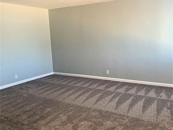 4th image of 112 Jeffrey Dr