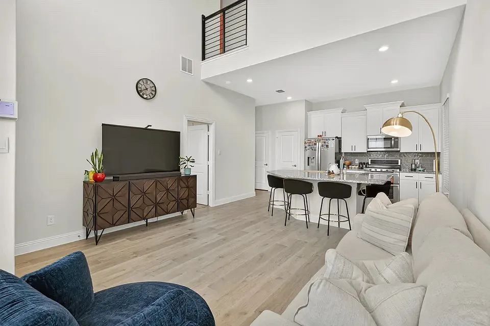 4 bed, 3.5 bath, 1703 sqft, $3,000 — Photo 4