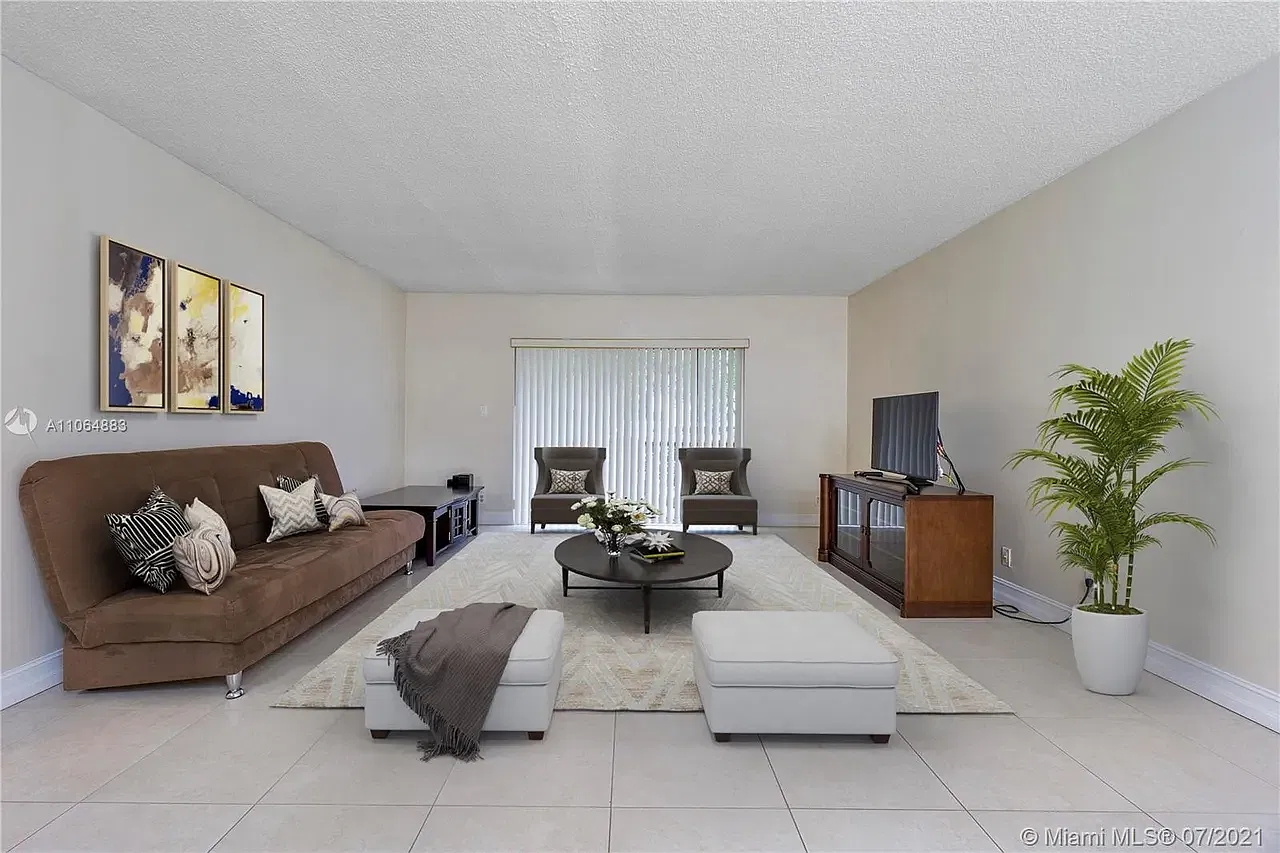 2 bed, 1080 sqft, $2,200 — Photo 2
