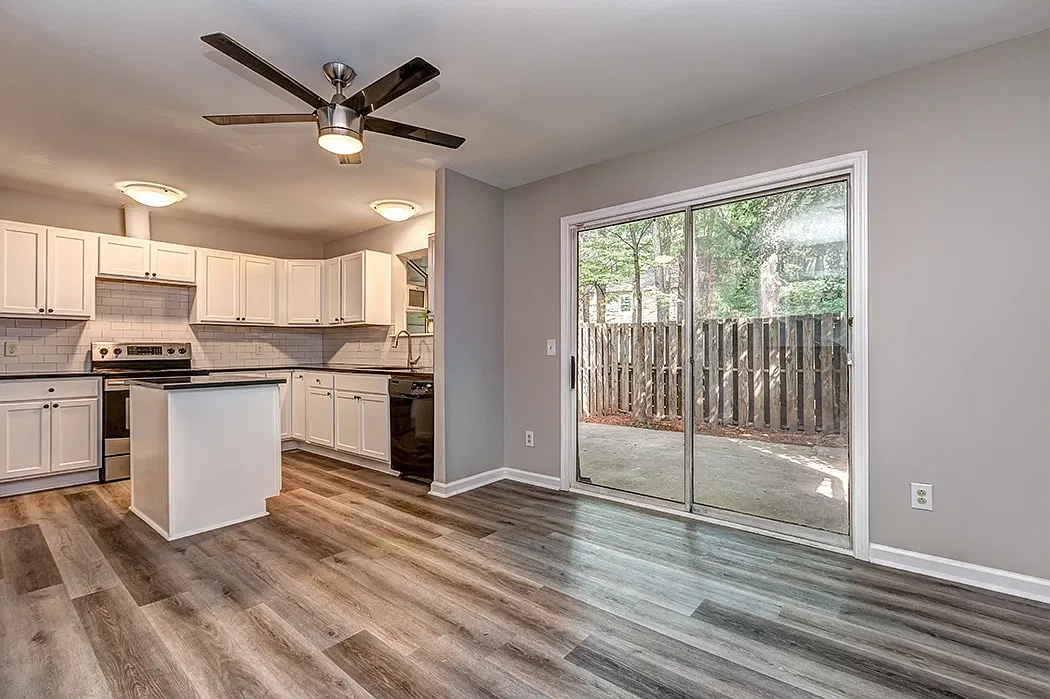 3 bed, 1270 sqft, $1,975 — Photo 1