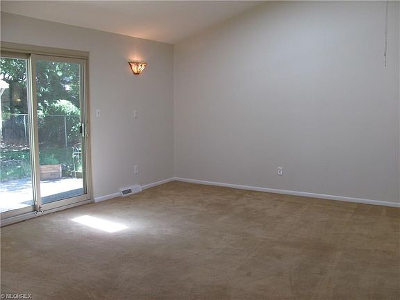 4th image of 5073 Devon Dr