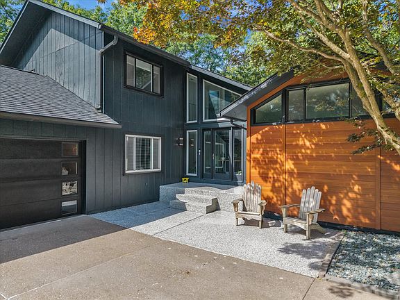 5th image of 15 Valley View Dr