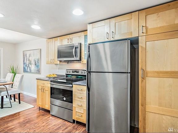 5th image of 15216 NE 8th St APT H2