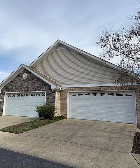 800 S Browns Ln #B3 — Photo 1