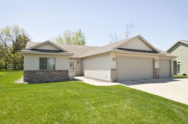 1st image of 409 Wellington Cir