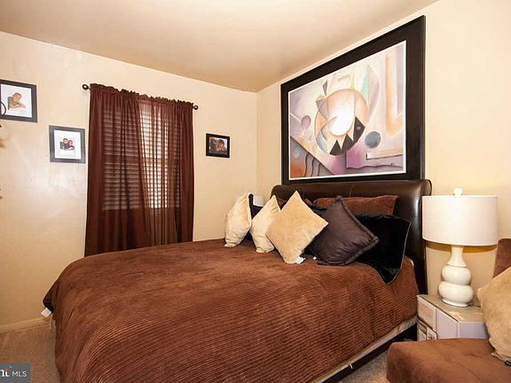 5th image of 40 Aventura Ct