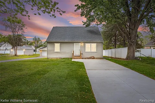 90 Tacoma Dr Photo 1