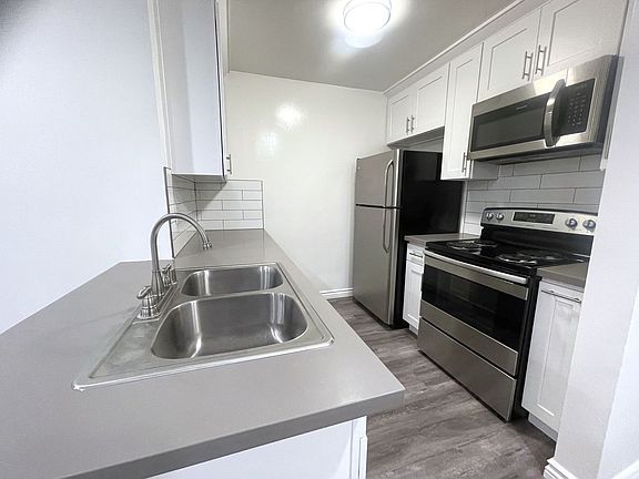 2nd image of 10908 Rose Ave APT 4
