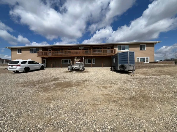 704 Elmwood Rd Unit 4, Devils Lake, ND 58301