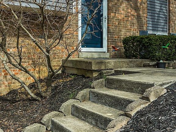 3rd image of 2953 Cedarcrest Dr
