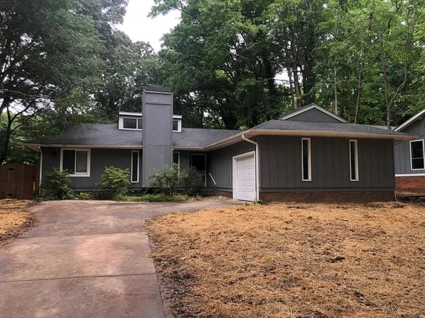 1042 Pineborough Rd, Charlotte, NC 28212