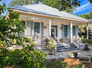 99 16th St, Apalachicola, FL 32320
