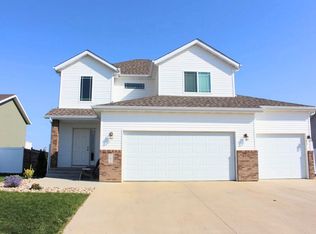 701 35th Ave NE, Minot, ND 58703