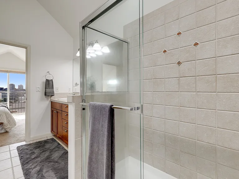 1018 Taylor Ave N #C — Photo 23