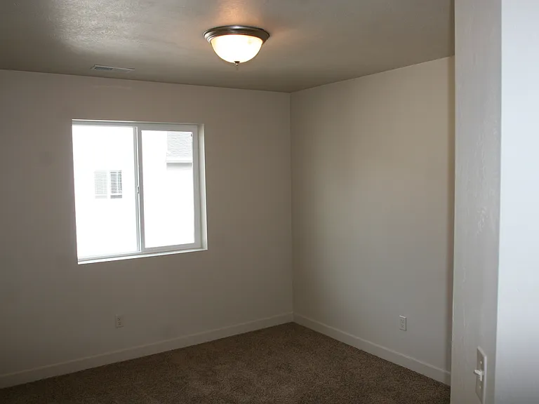 215 N 680 E — Photo 8