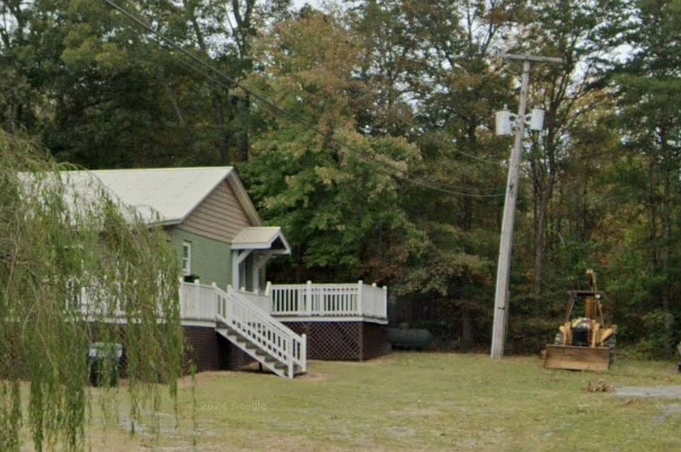 2nd image of 1046 Susan Dr NE