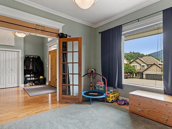4th image of 46035 Sherwood Dr