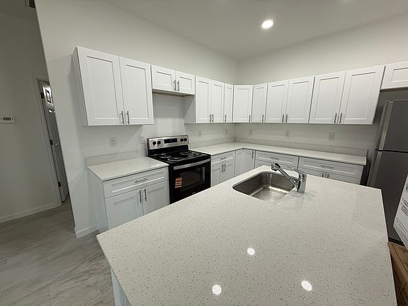 3rd image of 106 Moore Ave S