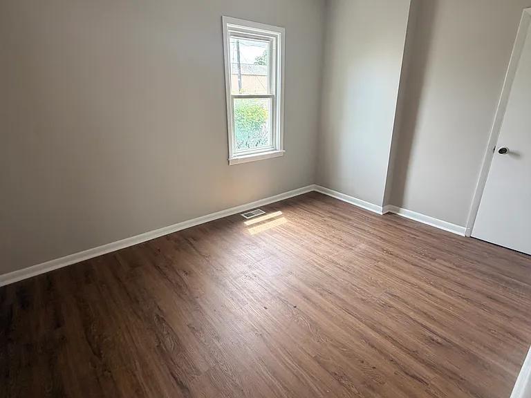 42 Webber Ave — Photo 7