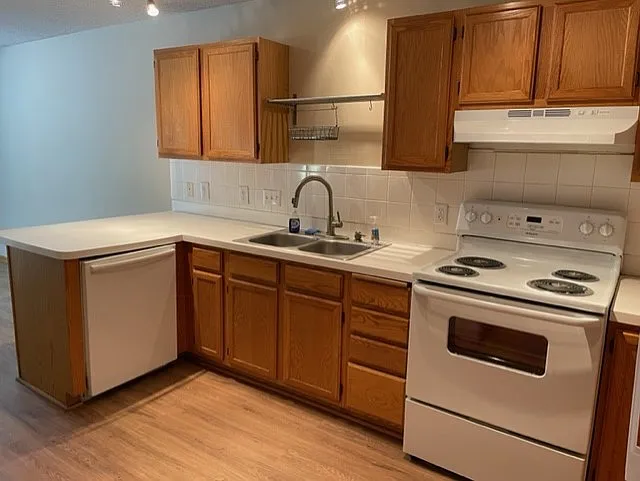 Wonderful 2bd/1ba Townhouse In Plymouth — Photo 3