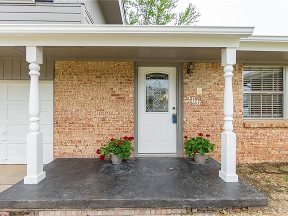 2nd image of 206 Kelly Dr