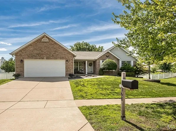 368 Clarendon Ln, Saint Charles, MO 63301