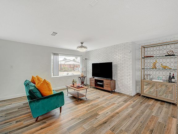 4th image of 1128 Francis Ave