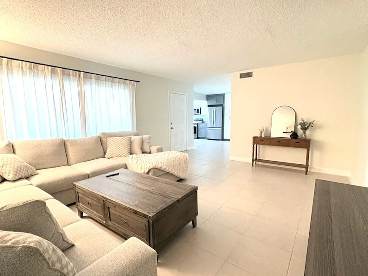Adorable 2 Bedroom Townhome in Port Orange! — Photo 4
