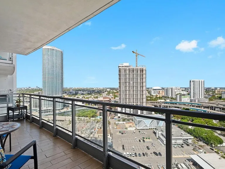 90 SW 3rd St #2406 — Photo 9
