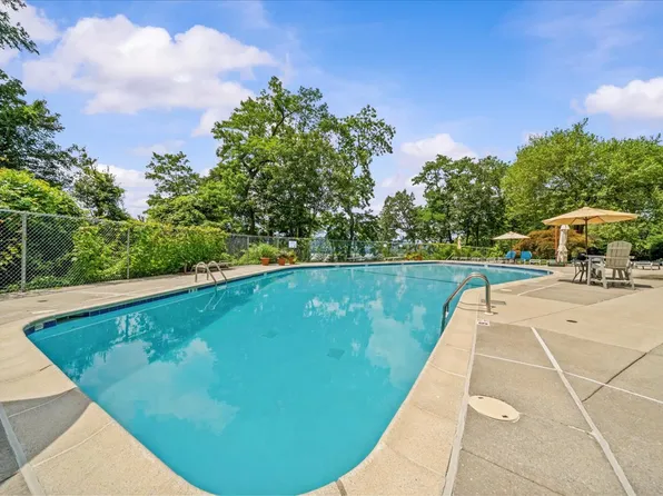 2727 Palisade Avenue image 17 of 22