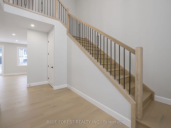 3rd image of 619 Lions Park Dr