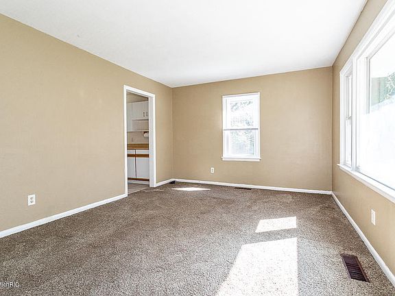 5th image of 403 Booth Dr