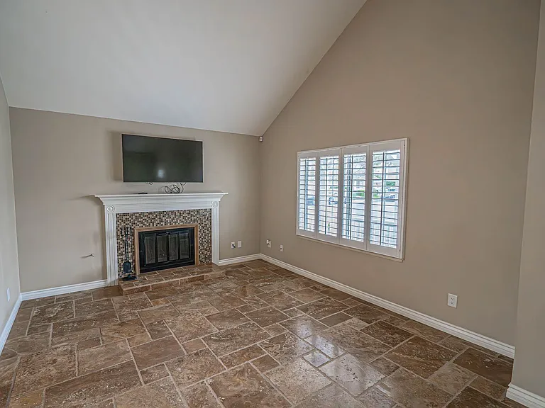 24022 Rockridge Ct — Photo 3