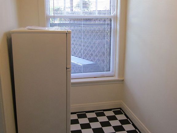 4th image of 5440 N Winthrop Ave #42-1E