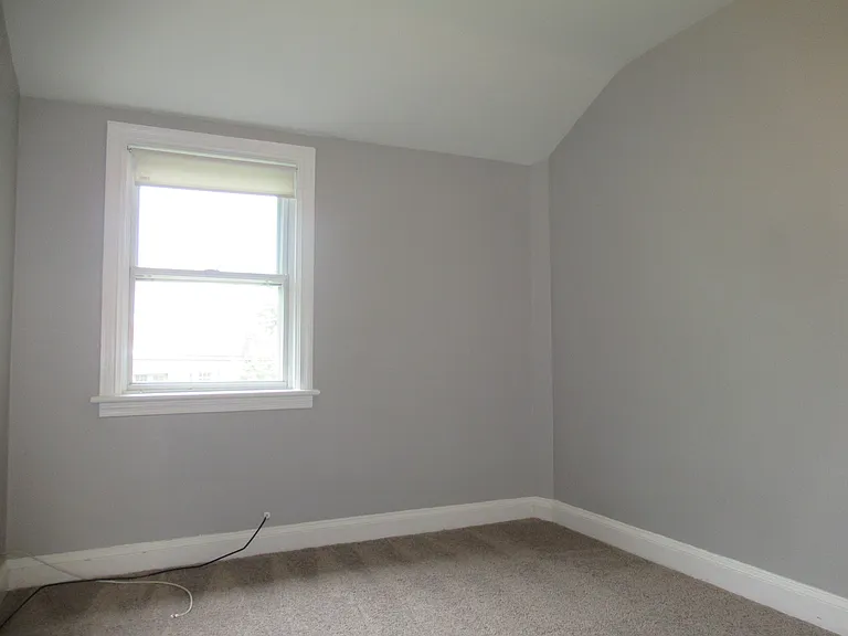 1419 Winston Ave — Photo 16