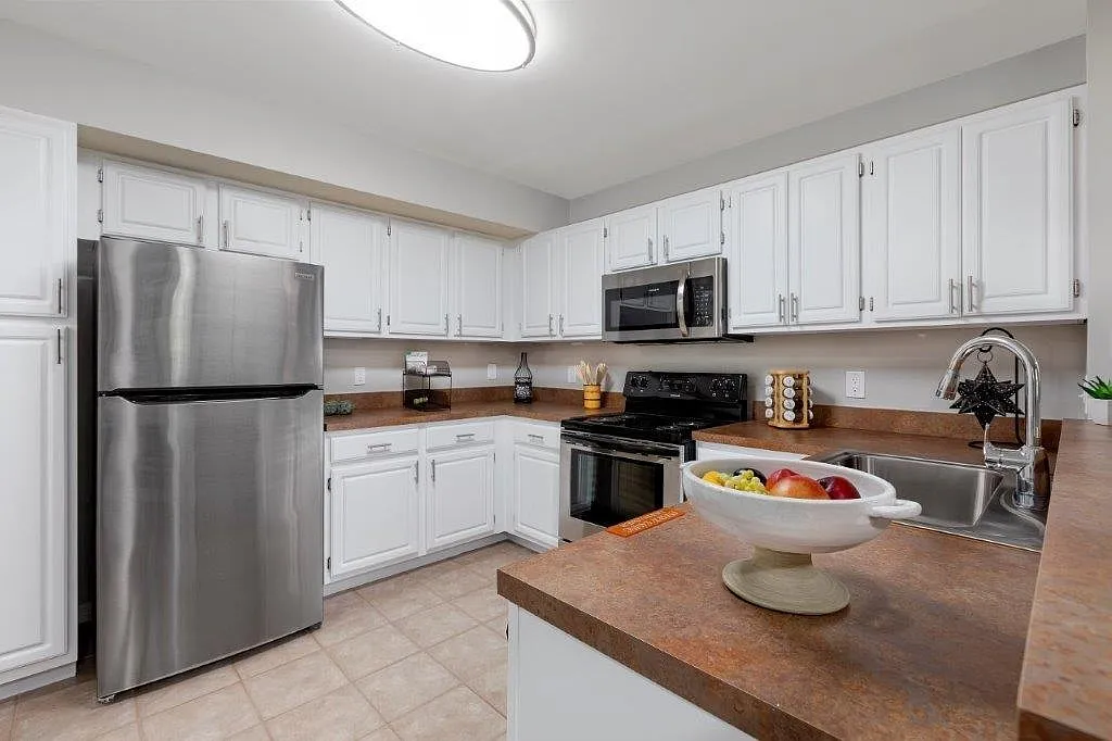 Manatee Bay Apartments — Photo 2