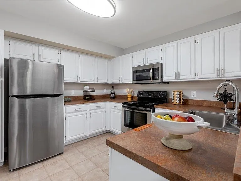 Manatee Bay Apartments — Photo 2