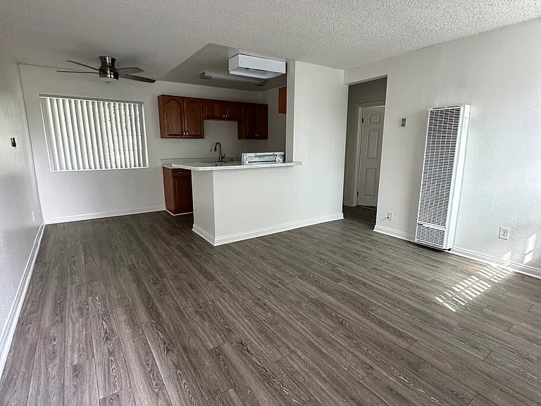 Courtyard Square Apartments — Photo 18