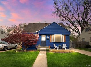 23624 Beverly St, Saint Clair Shores, MI 48082