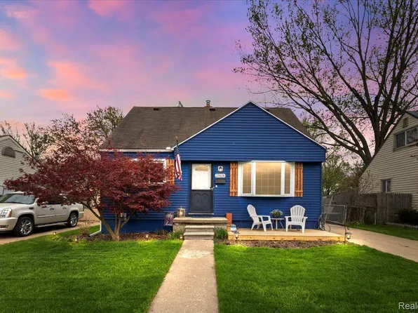23624 Beverly St, Saint Clair Shores, MI 48082