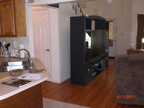 5th image of 1217 Division St
