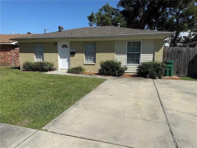 Building Photo - 3872 E Loyola Dr