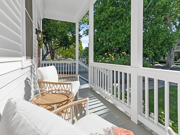 3rd image of 547 Randolph St #B