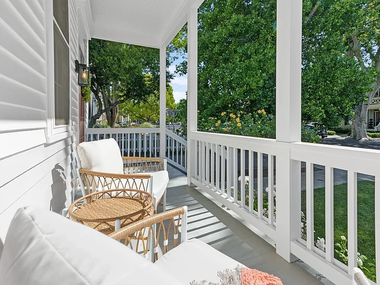 547 Randolph Street — Photo 3