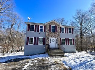 8343 Shannon Dr, Tobyhanna, PA 18466