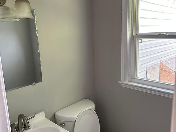 5th image of 1402 N 31st St