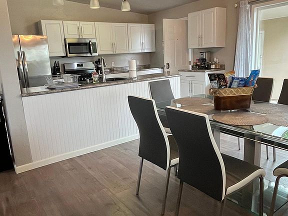 3rd image of 13 Cedar Dr