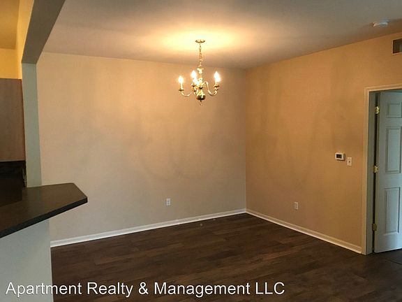 4th image of 7107 Farmingdale Ln #1